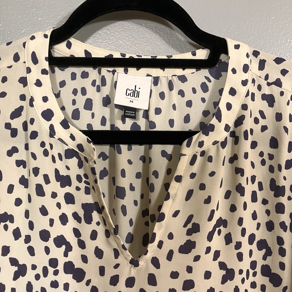 Cabi Meow Top #4343 Off White Blue Purple Print Blouse Size M Spotted - Picture 11 of 11